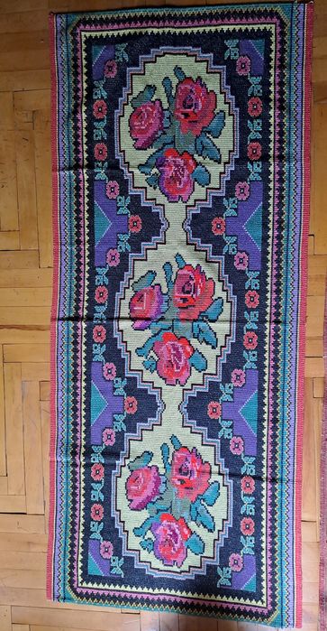 Вишитий килим ручної роботи

Продаю к