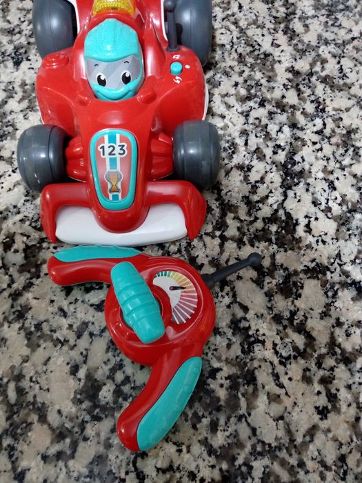 Carro de corrida baby clementoni telecomandado