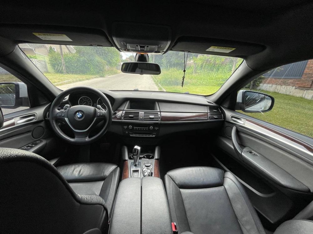 Машина. BMW X6 2010