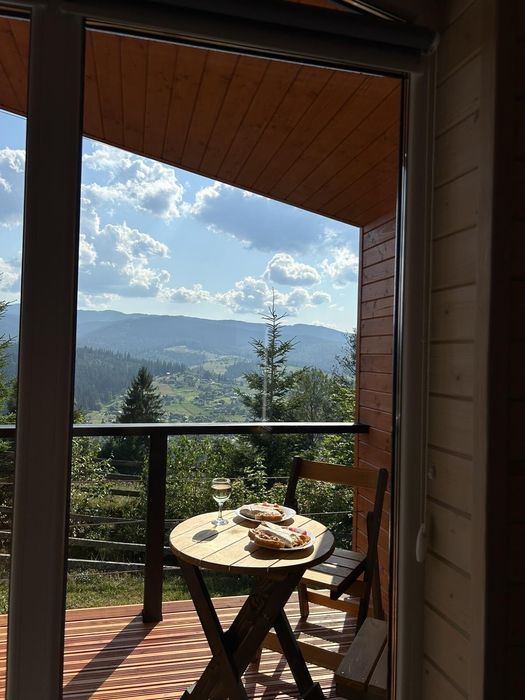 Відпочинок у Карпатах. Котедж "Під лісом".