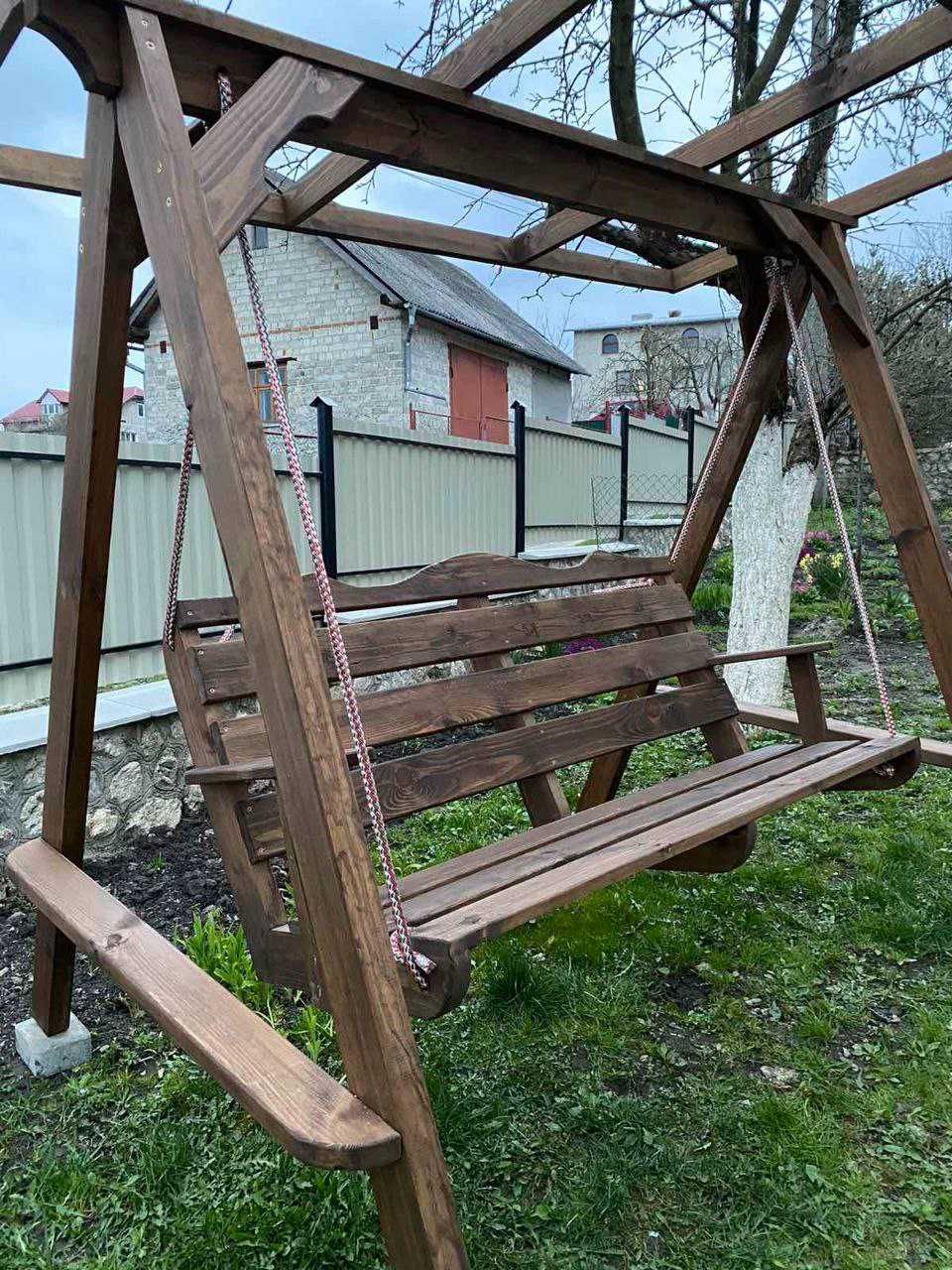 Красуня гойдалка качеля дерев'яна садова