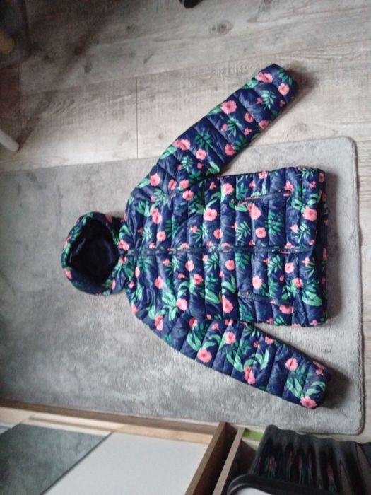 Ładna dziewczęca kurtka w kwiaty ciepła przejściowa Reserved 152-158