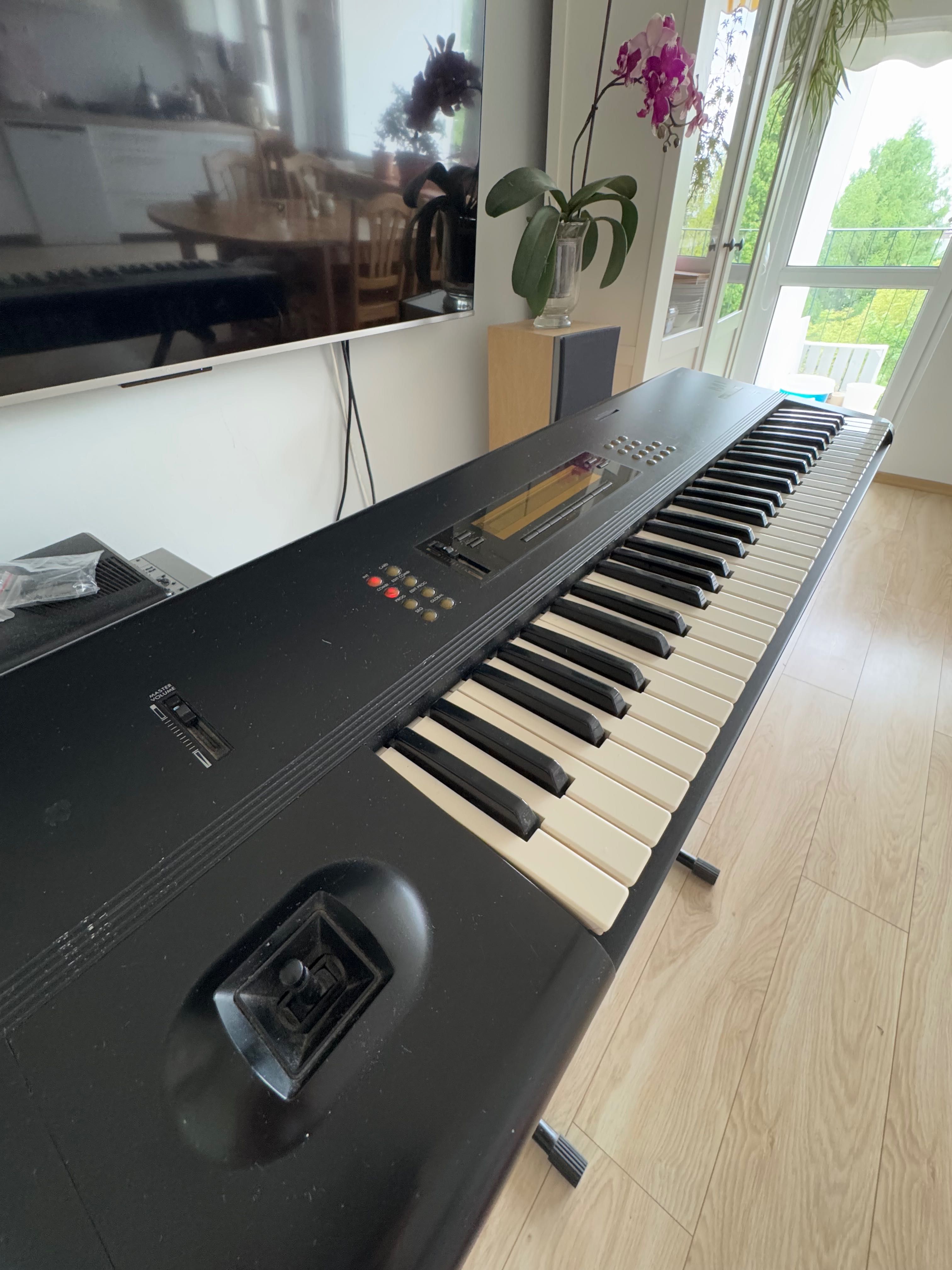 Keybord instrument Korg M1