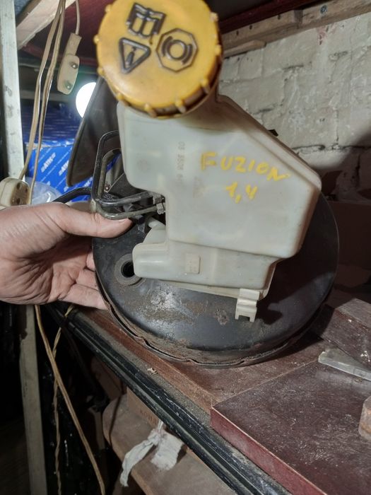 Головний тормозний циліндр в сборі Ford Fusion