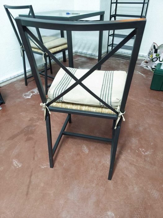 conjunto mesa e cadeiras