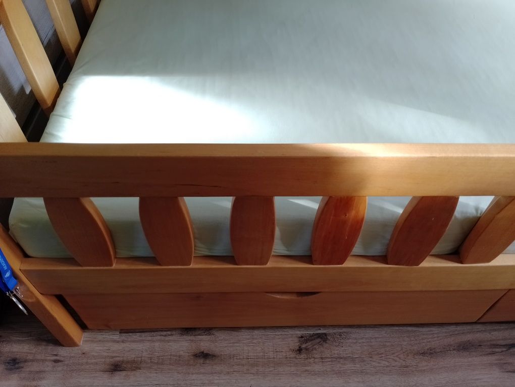 Łóżko piętrowe drewniane