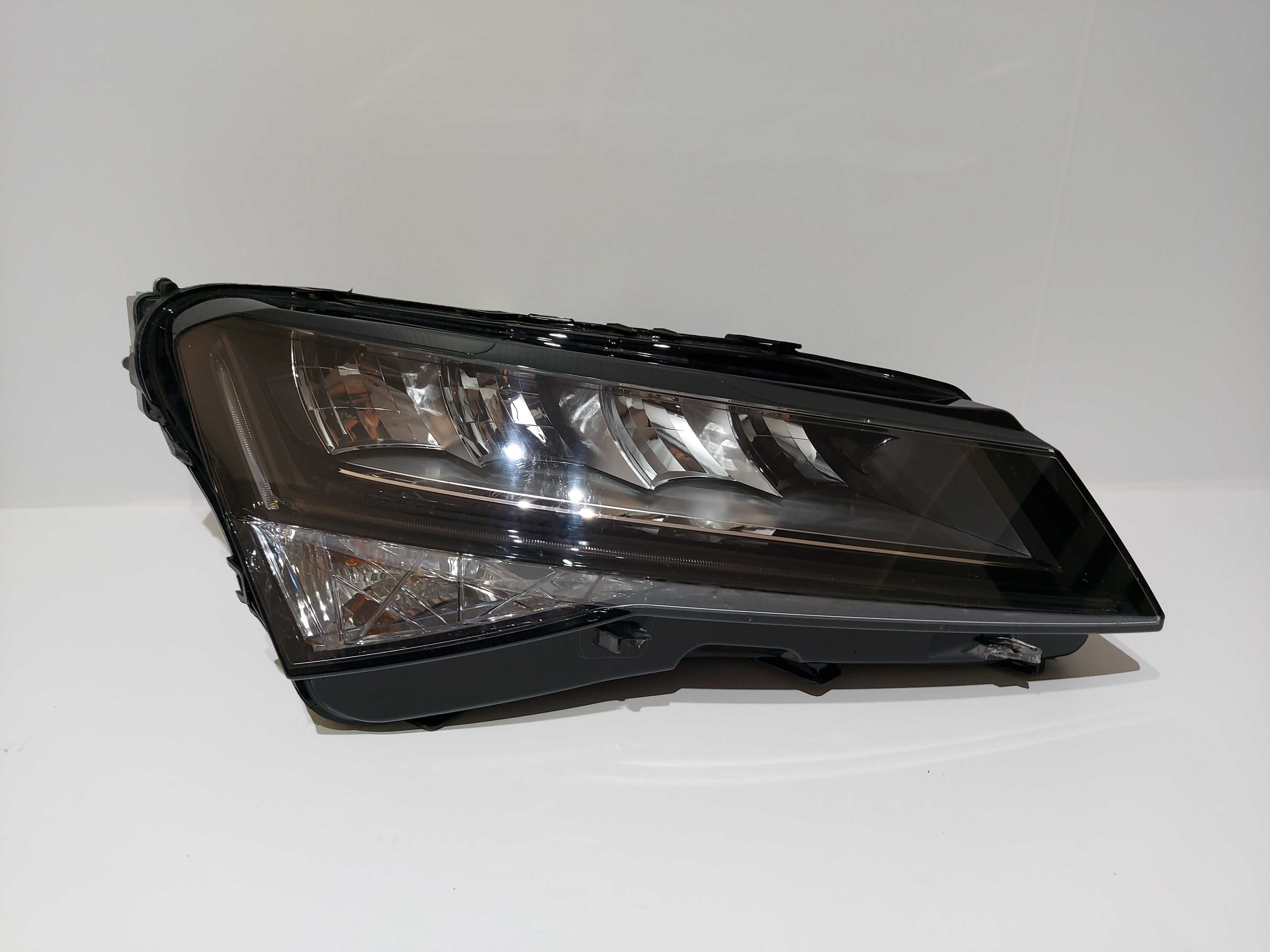 Skoda Superb III Lift Lampa reflektor prawy przód FULL LED EU 11PIN