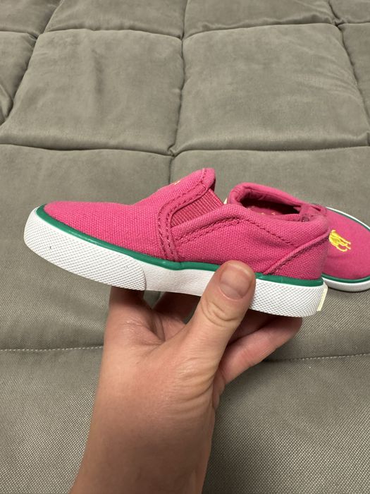 Взуття на дівчинку