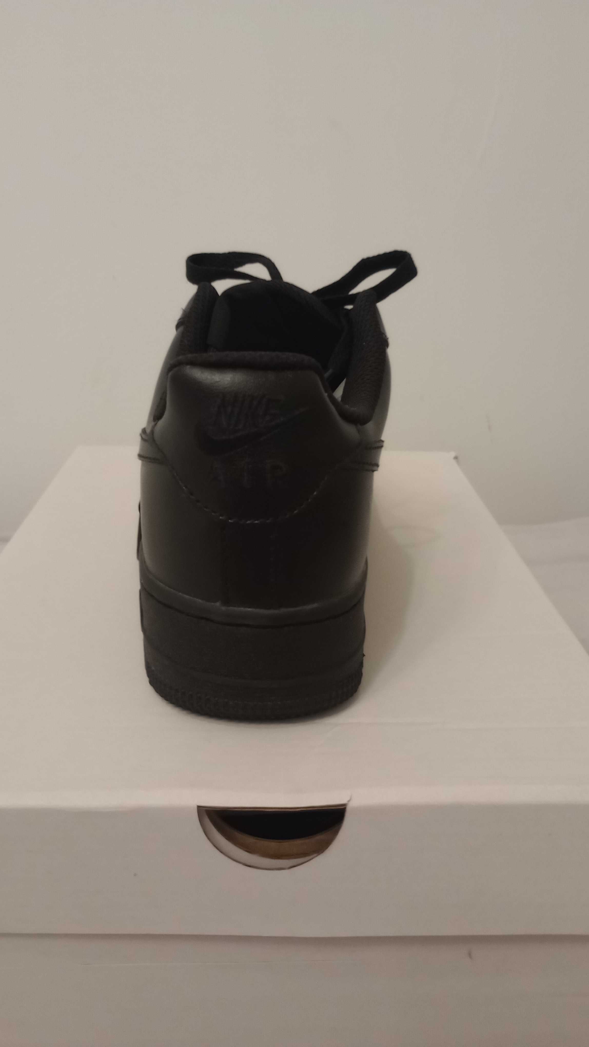 Buty Nike czarne AF1 0'7