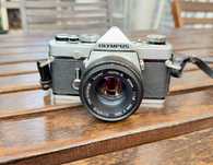 Olympus OM! + Lente Zuiko 50mm 1.8