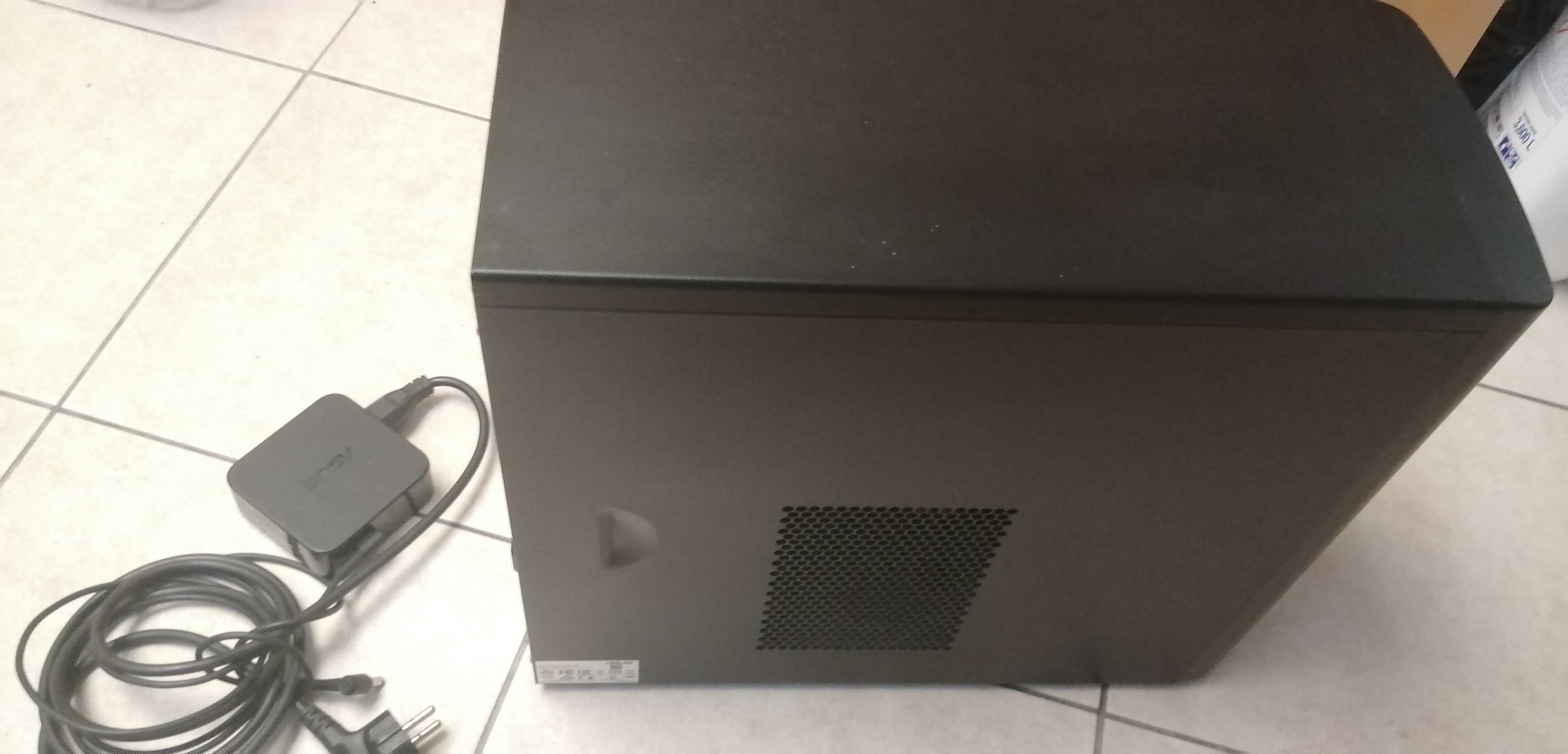 ASUS K31AN. SSD 120 GB, 4 GB RAM, gravador de DVD.