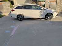 Toyota Auris kombi: Biała Perła,, 63 tys km
