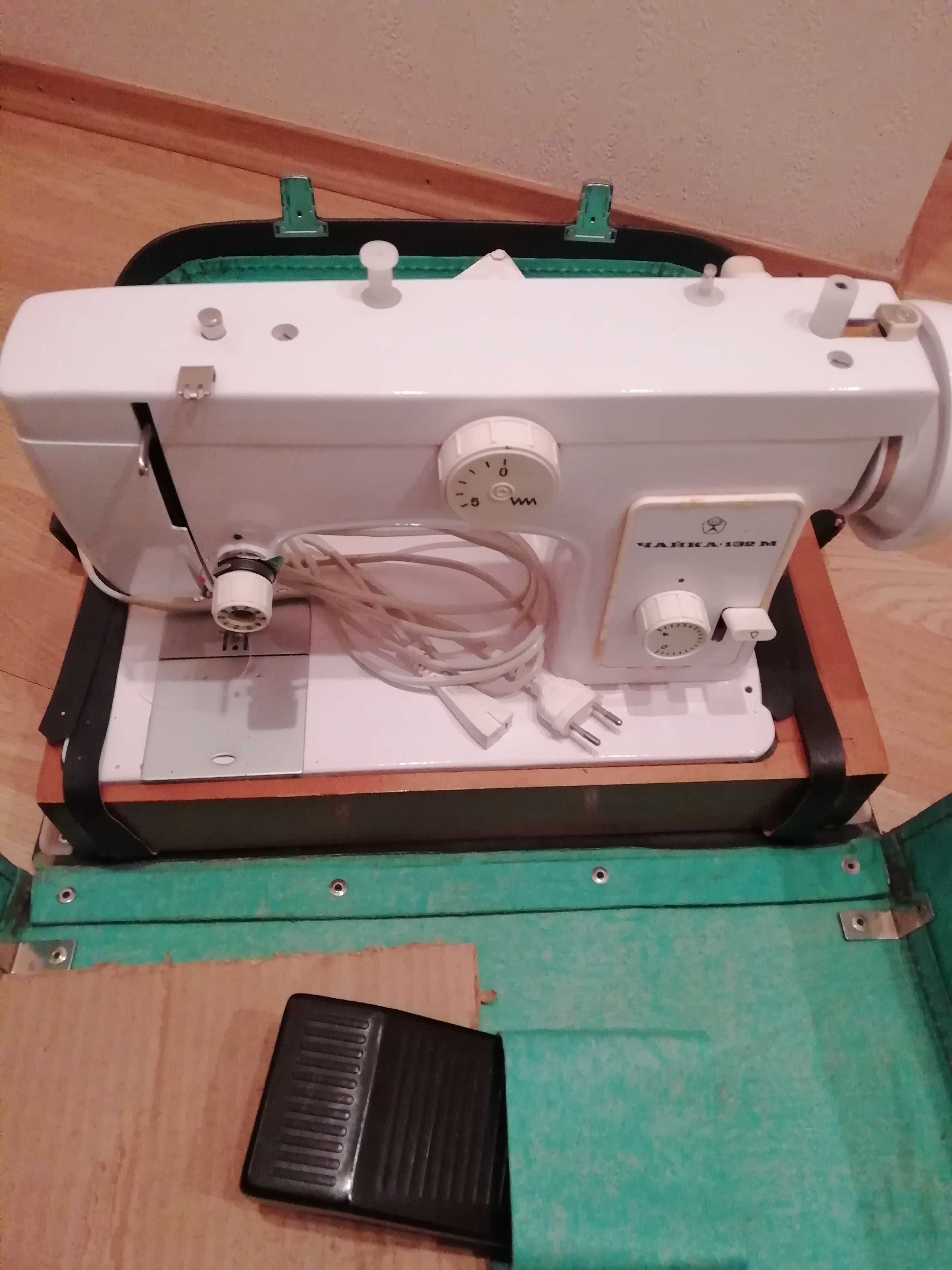 Швейная машинка  Чайка 132 М с электроприводом, идеальное состояние