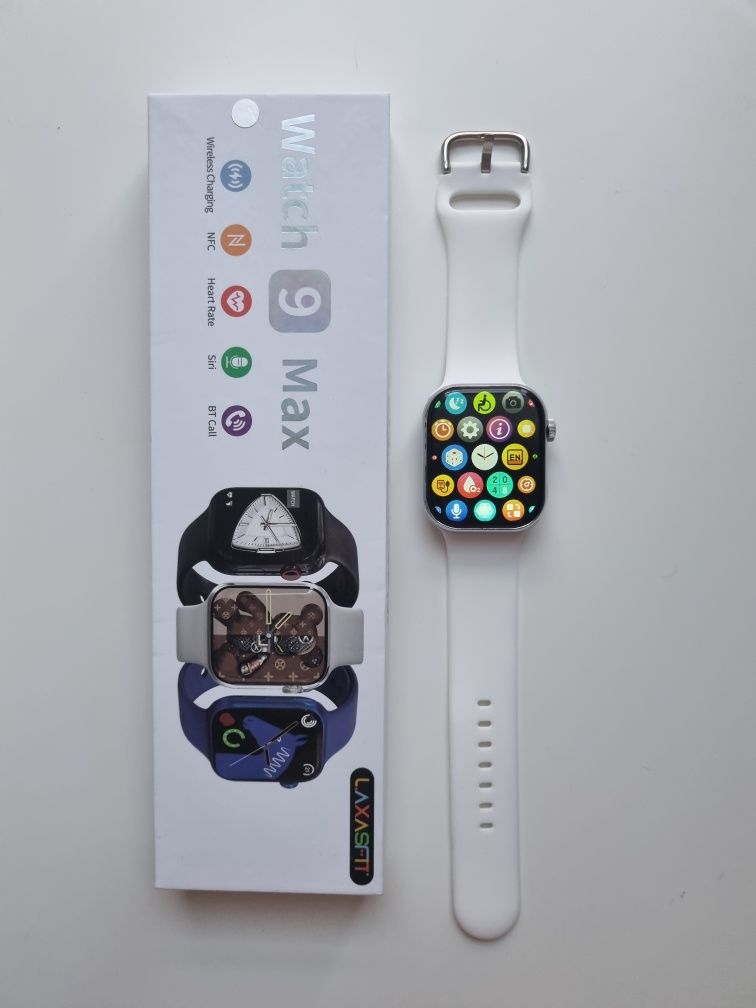 Smartwatch srebrny na białym pasku