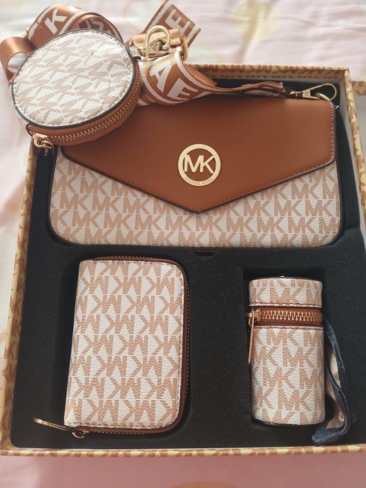 Conjunto mala,porta cartões, chaveiro e porta moedas