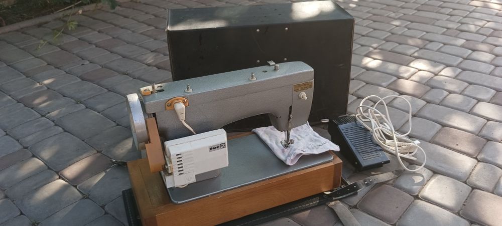 Швейна машинка Чайка 132М