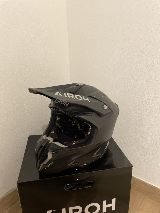 Capacete Airoh Twist 3 preto