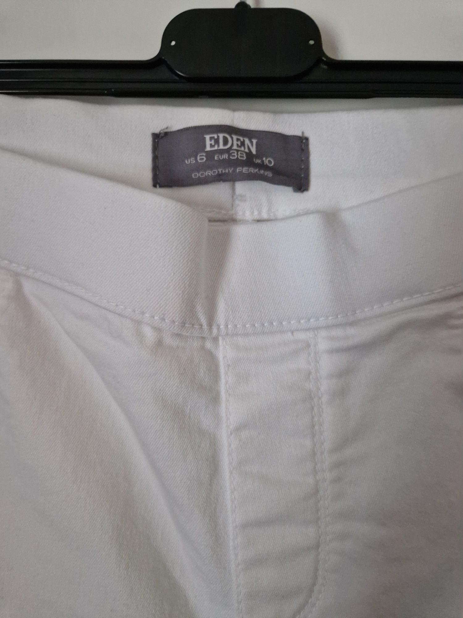 Białe legginsy/spodnie rozmiar M nowe