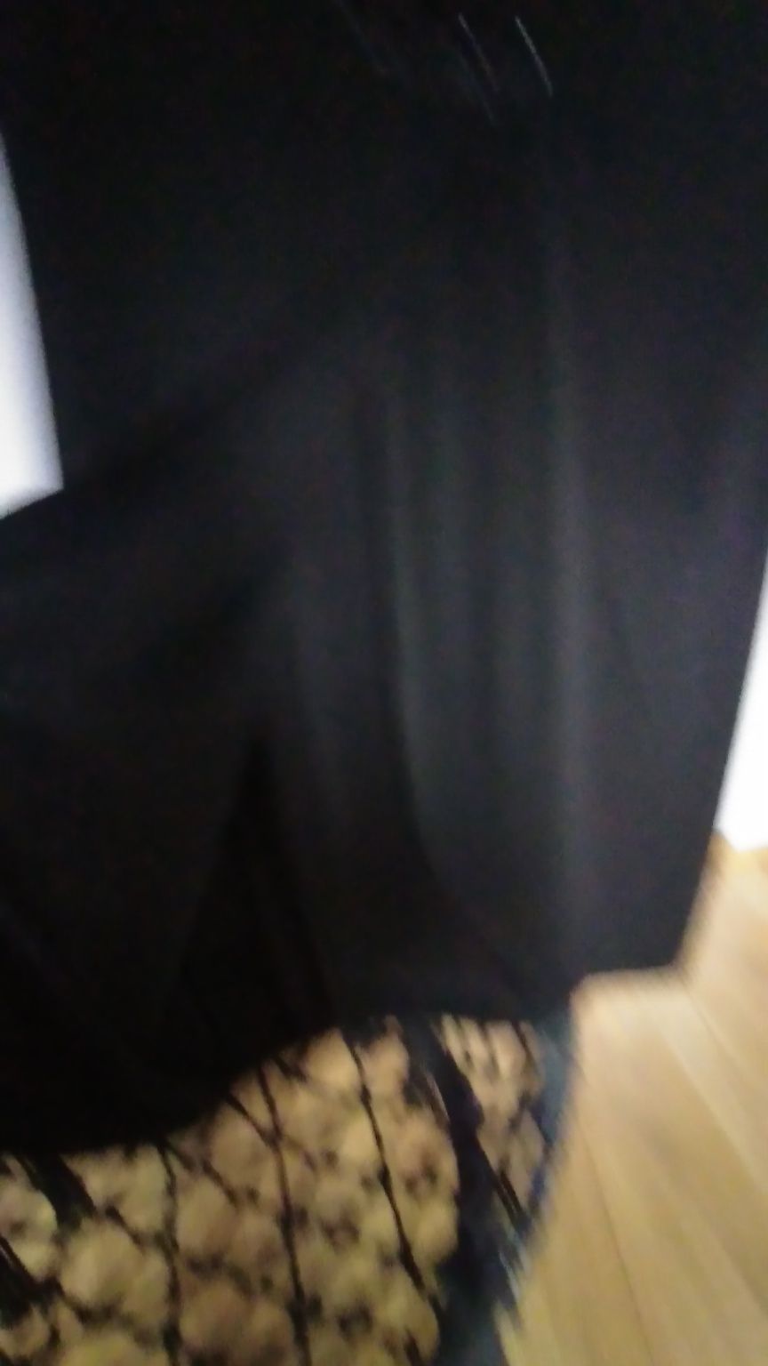 Czarna sukienka fransa L