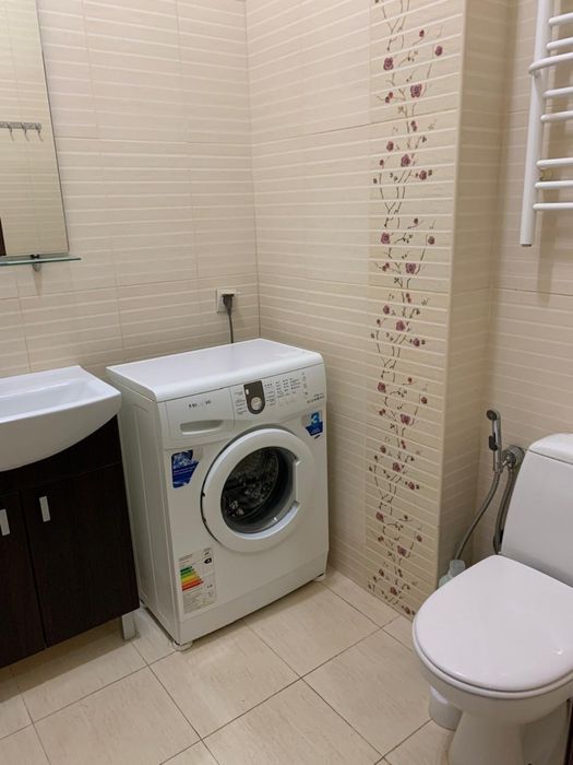 Генератор. Здається без комісії затишна, на сонячну сторону ЖК Митець