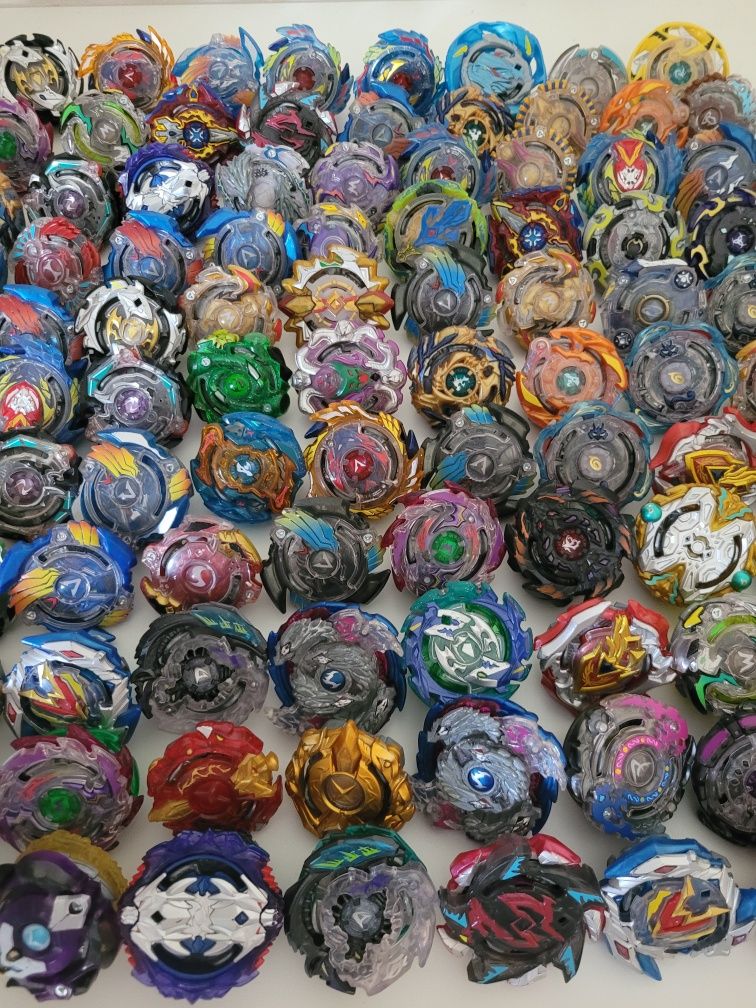 Promoção Beyblades Burst em perfeito estado