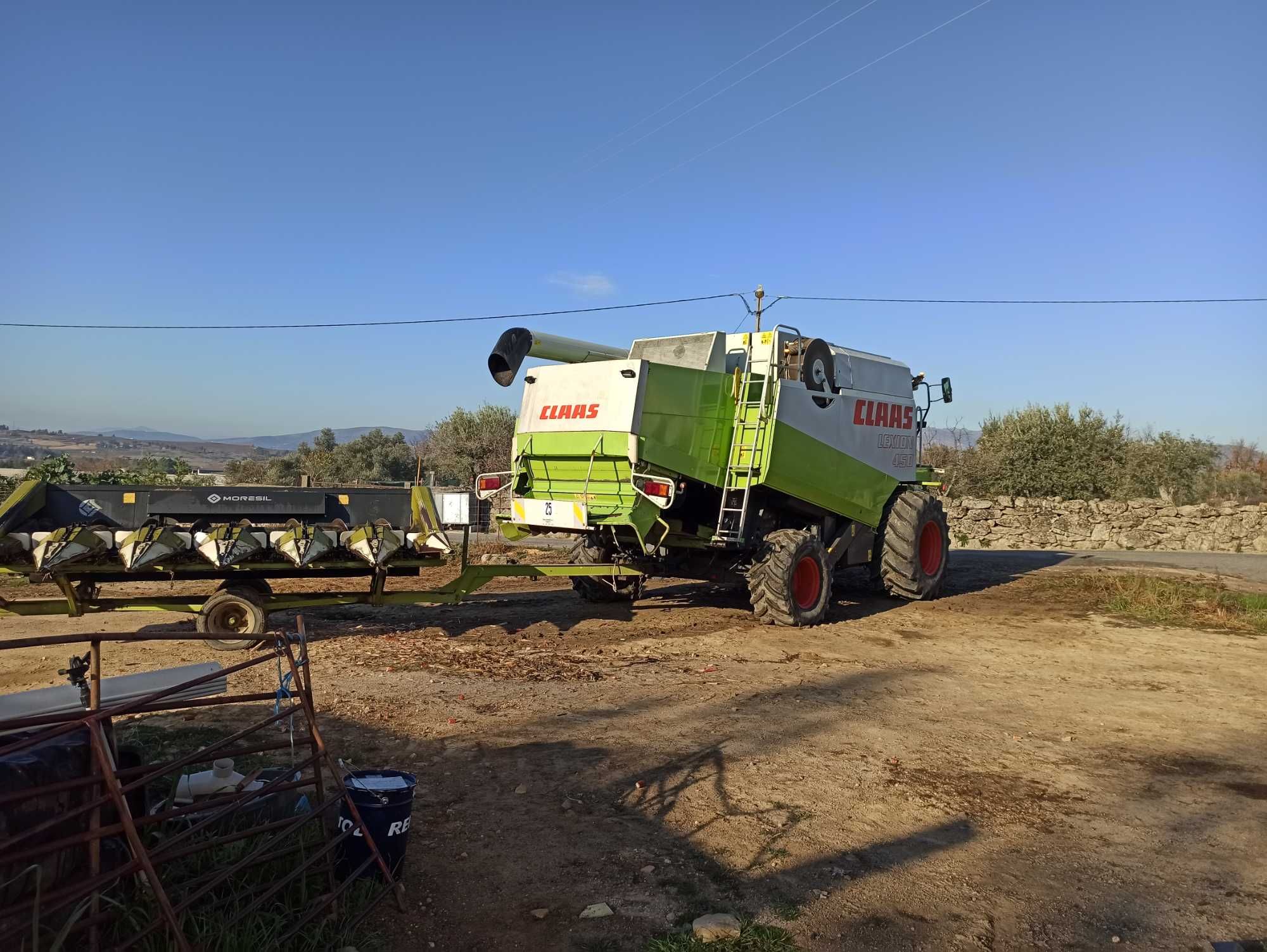 Ceifeira Claas Lexion 450 4x4 com auto-contour