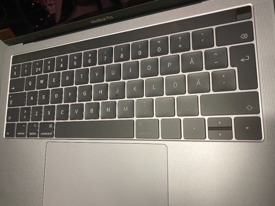 Гравіювання клавіатури ноутбуків MacBook Windows / Magic keyboard