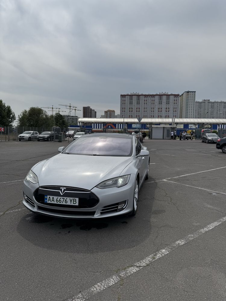 Тесла модел s панорама пневма