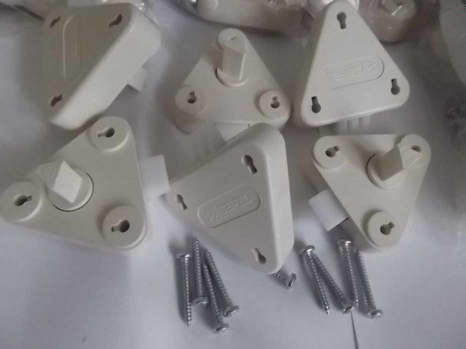 Fechaduras  Seifel triangulares especiais para portas de caixas de gás