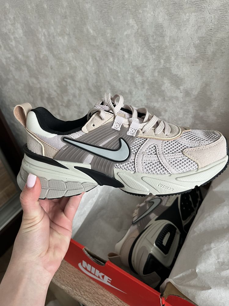 Кросівки v2k run