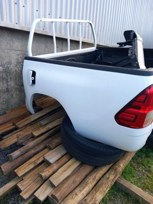 Caixa metálica Toyota Hilux 5 lugares 4x4 - 2024