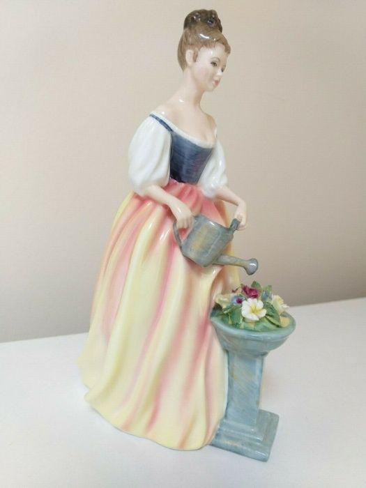 Estatueta Royal Doulton 'Alexandra' HN3286