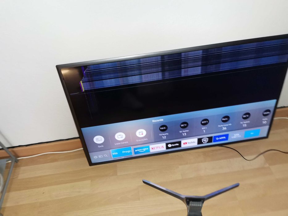 Smart tv Samsung 40 polegadas tela partida  ue40k5500AK