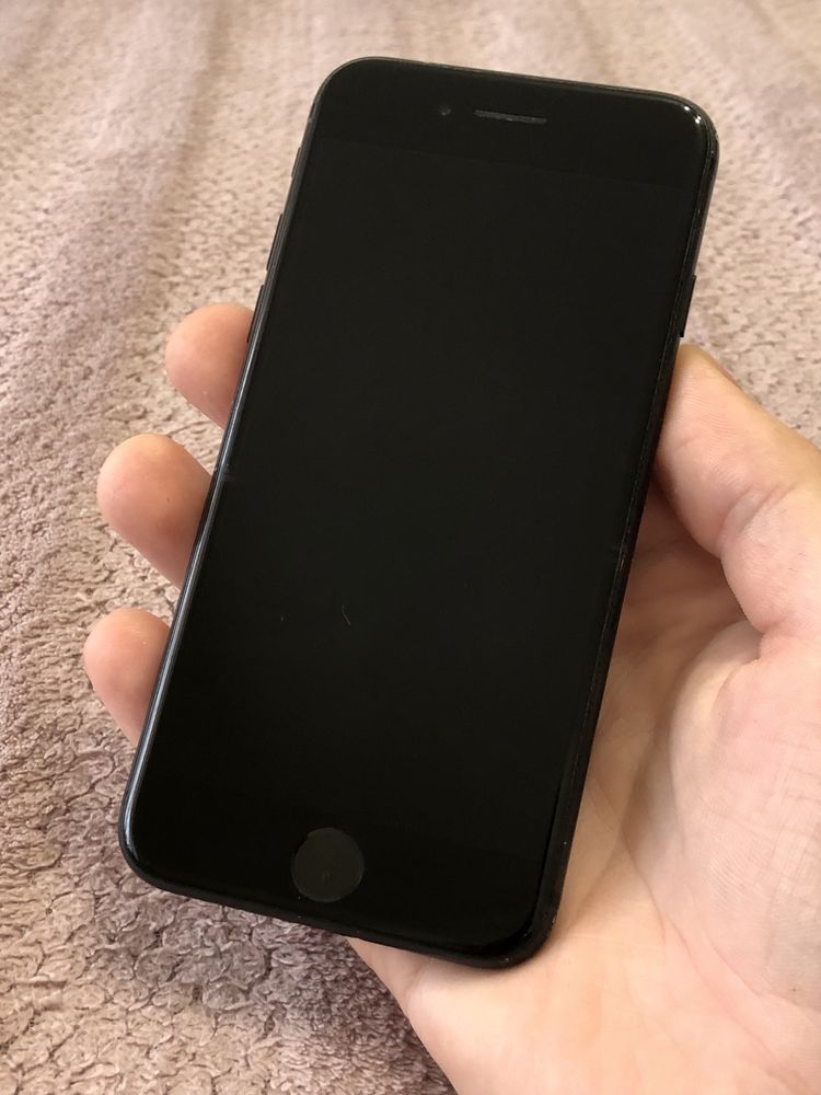 Телефон Apple Iphone 7-32gb (Нова акб ) неверлок