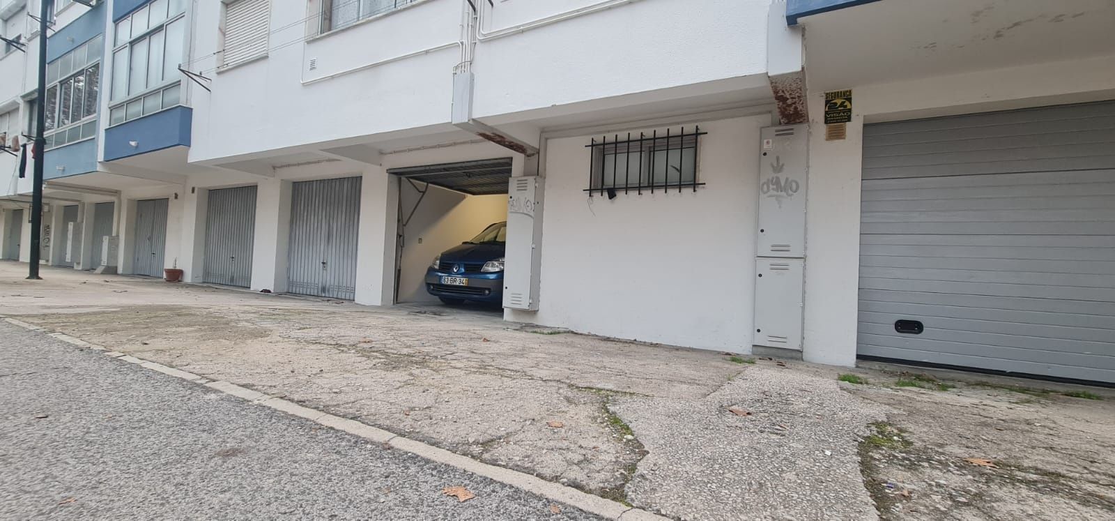 Garagem com saída direta para a rua. Entroncamento.