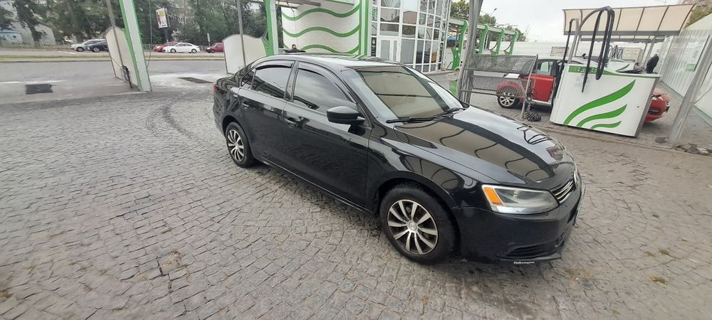 Volkswagen jetta 2013 року 2.0 газ-бензин механіка