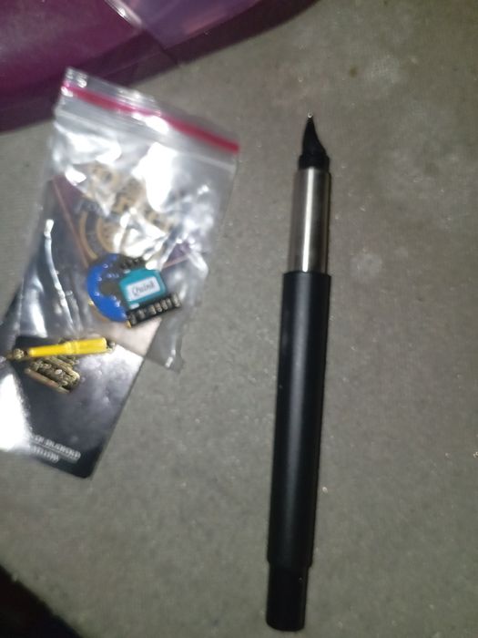 Caneta Parker mais dois pins da Parker ainda com duas ofertas