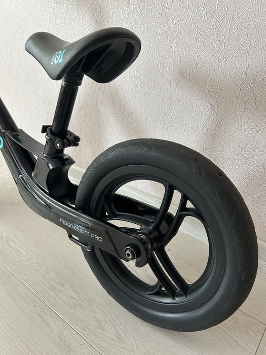 Беговел Cariboo чорно-бірюзовий, 1,5-5 років