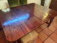Mesa de jantar em madeira maciça