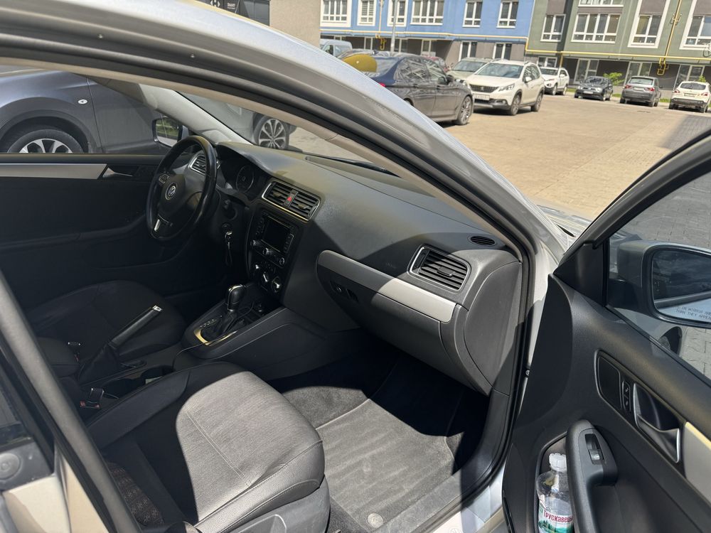 Продаж VW jetta 2.0 дизель автомат 2011 рік