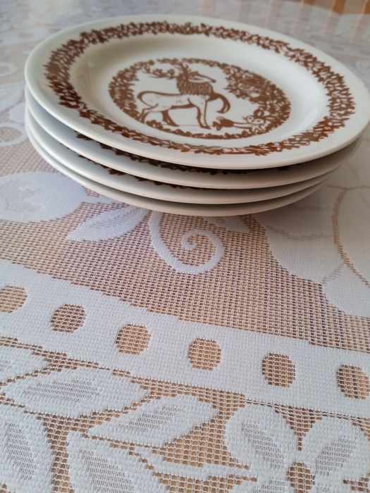 6 talerzy głębokich i 4 talerze małe  z czasów DDR