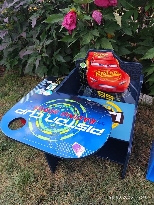 Biurko dla dziecka z szafką