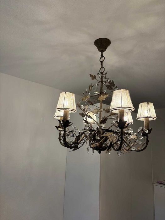 Iluminação Pendente 6 lâmpadas folhas e cristais