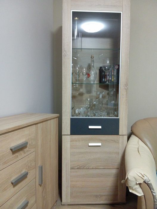 Komplet mebli do pokoju.