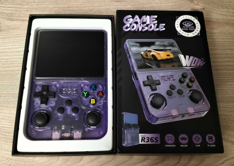 R36S портативна консоль