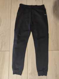 2 pary spodnie dresowe Sinsay i sportowe H&M. Rozmiar 140/146 cm