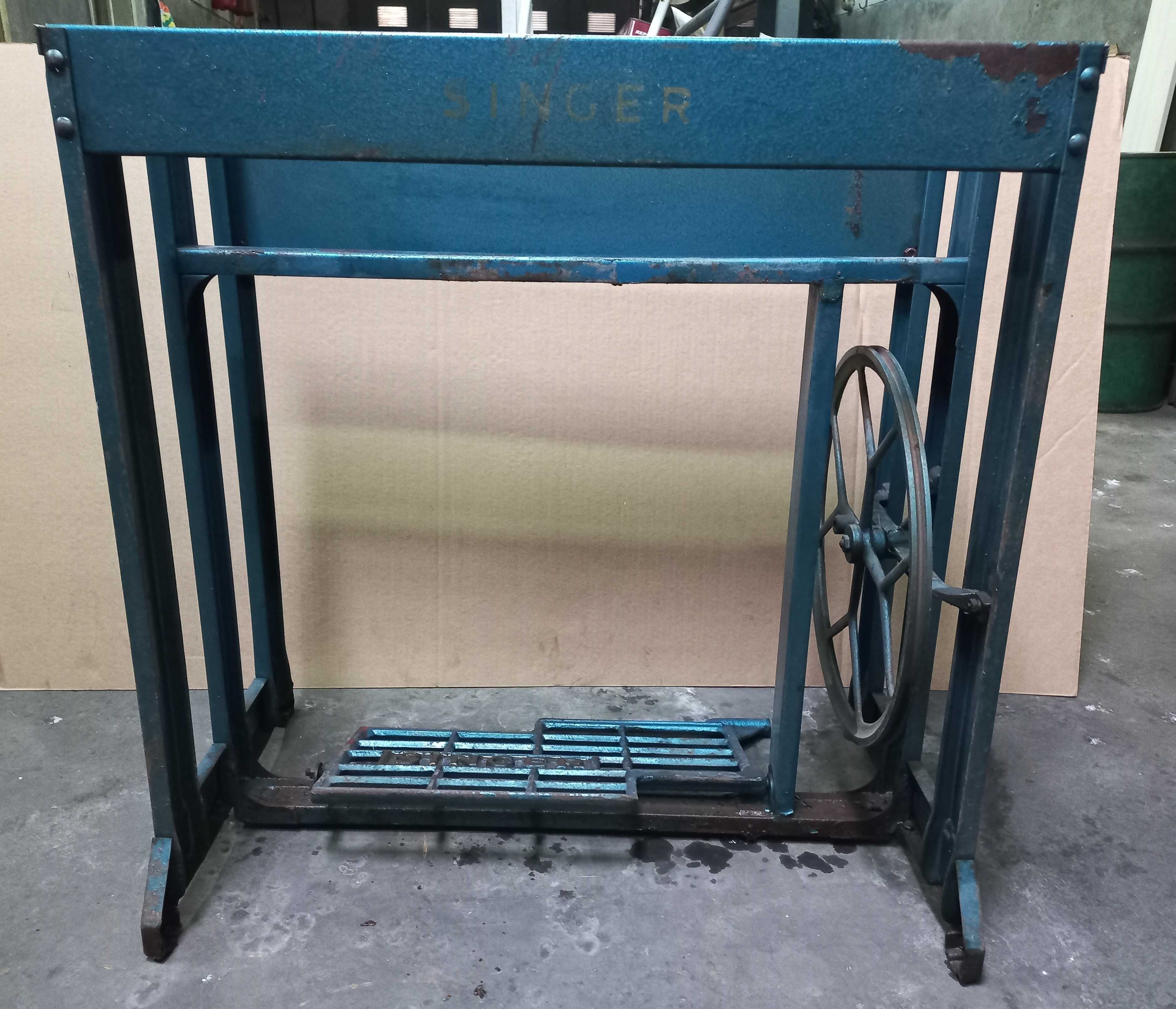 Base de máquina costura - Singer (vintage)