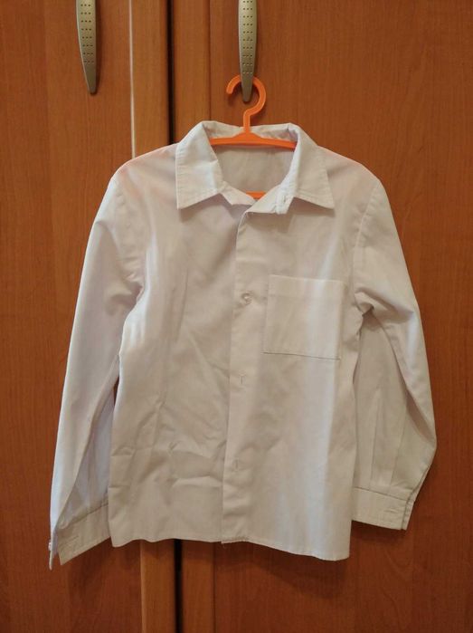белоснежная рубашка на маленького первоклашку
