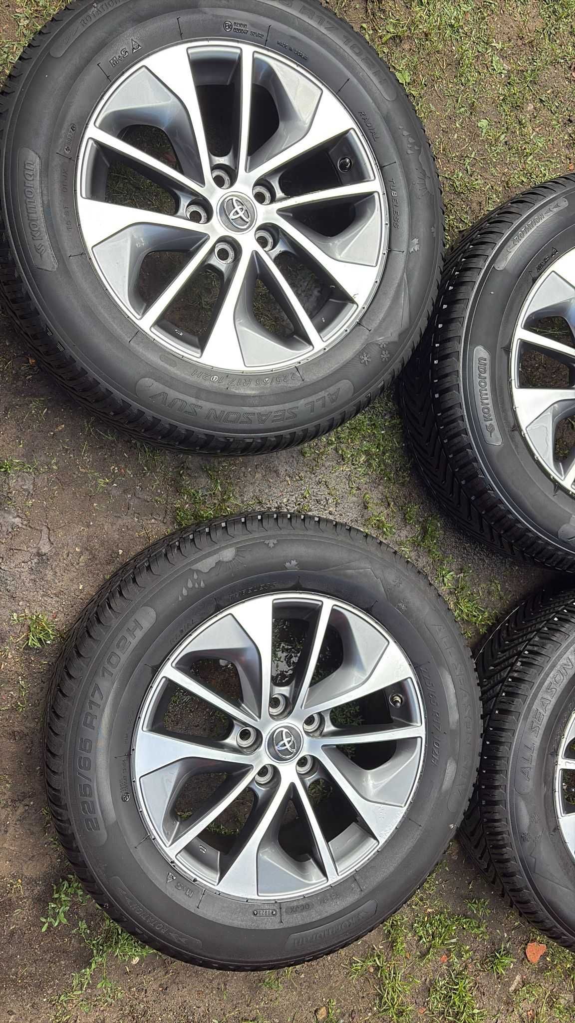 Toyota Rav4 koła alu 17 opony wielosezonowe 10/20
