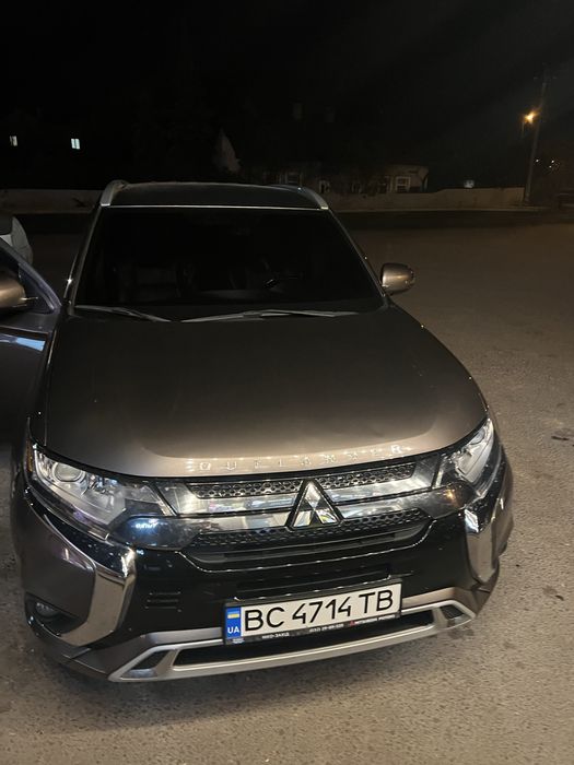 Mitsubishi outlander (PLUG-IN HYBRID)